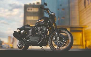 moto avec ville en arrière plan